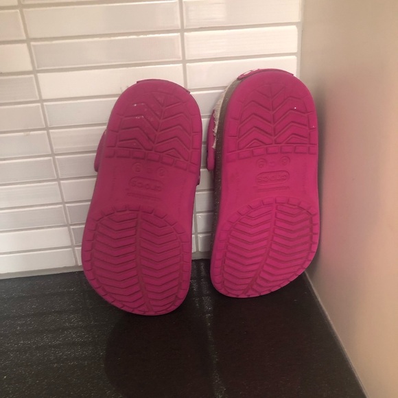 Crocs pink lined youth shoes - Picture 8 of 10